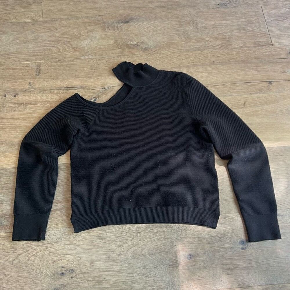 Abercrombie & Fitch Women's Black Soft Knit Cut-Out Pullover Sweater Size Medium